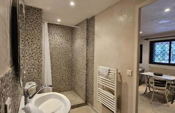 Le Clos Saint Jean, vue Cité, piscine et parking - Foto 31