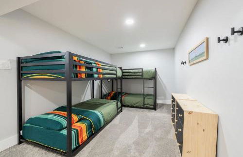 Light-filled retreat w hot tub & firepit - Foto 29