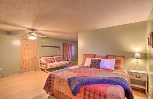 Charming Cabin with Hot Tub, Fire Pit and Views! - Foto 13