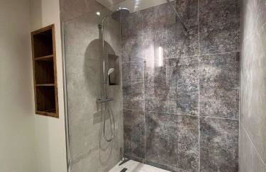 Les Hirondelles de Bellevue - spacieux logement avec cheminée - Foto 17