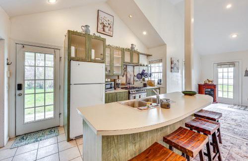 Walk to Lake Chicot Cottage with Yard and Views! - Foto 17