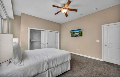 Luxury High-Rise w/ City View | Paid Parking | Gym - Photo 34