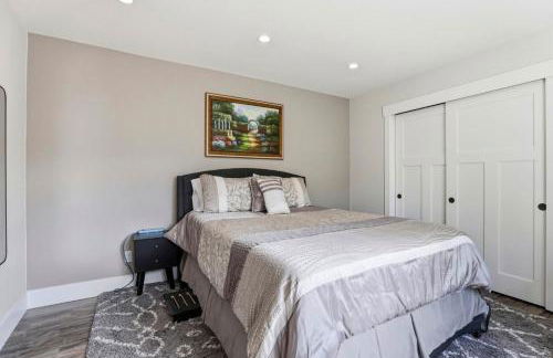 Angie Oasis Yard, Loft & Stocked Kitchen - Photo 15