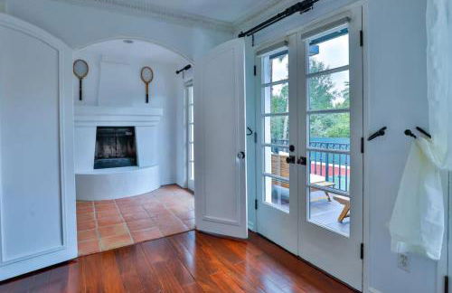 Sherman Oaks Tennis Estate with Pool + Spa - Foto 16