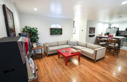 Game Night Downtown - BSU - Slots - Over 100 Games - Foto 10