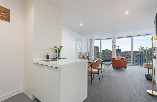 High-Rise Luxury 2-Beds and 2-Baths - Central - Relocation, and Family Friendly - Foto 26