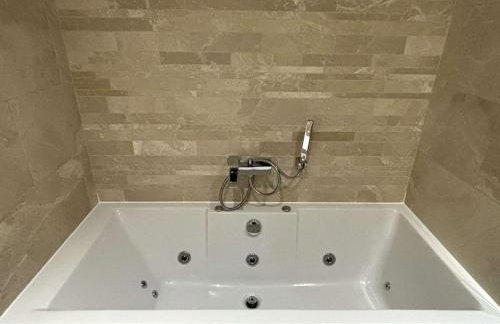 Large Home near Edgbaston Stadium, UOB & QE hospital sleeps 6 - Foto 41