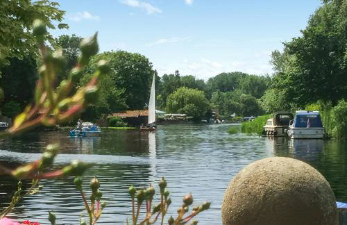 Riverside Retreat - Photo 19