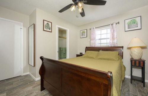 Hook, Line and Leisure Lakefront Gem with Porch! - Foto 24