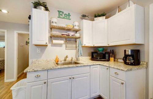 Lakefront Sunrise Beach Home with Private Dock! - Foto 9