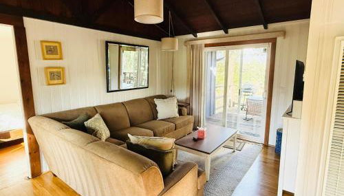 Secluded Lake Cottage with Hot Tub - Foto 2