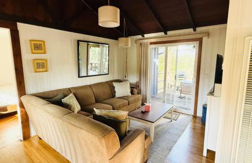 Secluded Lake Cottage with Hot Tub - Foto 2