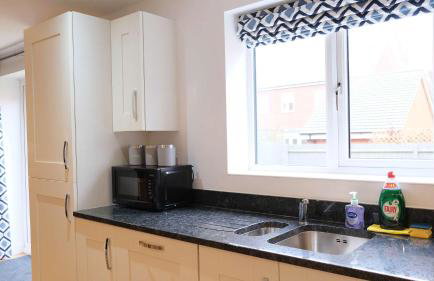 Spacious 4 Bedroom Home with Garden in Bedford - Foto 27