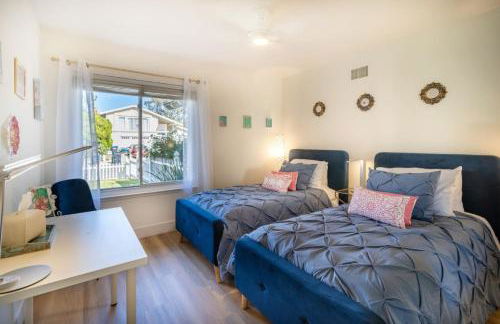 Stunning 4 Bedroom 1 Level- Pool, Spa, Grass Yard, Fire Pit, Garage, BBQ - Foto 23