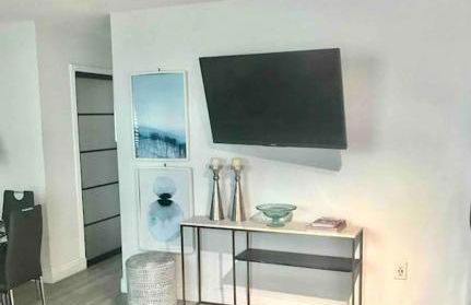 Block from Beach one bedroom with Parking - Foto 1