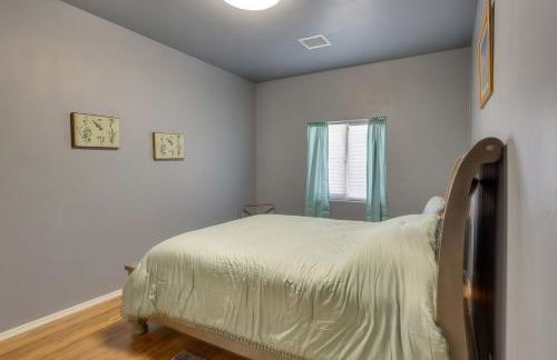 3BR 2BA Kingman Home w Patio Fire Pit - Photo 7