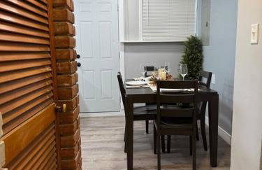 Newly Renovated Gem Fenced Backyard 2 Full Baths - Foto 14