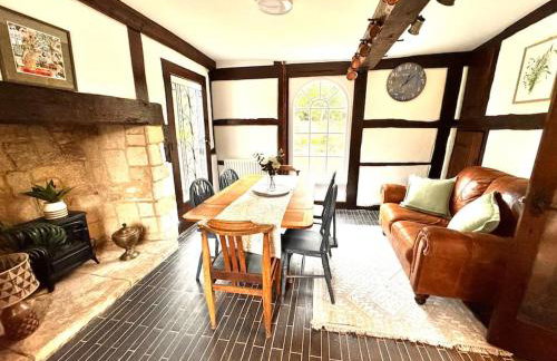 Stylish Tudor Cottage & Hot Tub - Photo 12