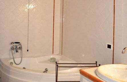 Ala di Maniero in Agriturismo Valdrago in Toscana, nel Verde Mugello sulle Colline di Firenze Autodromo Mugello Circuit - Foto 36