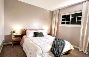 Bright & Spacious 5BR Modern Vacation Home - Near Disneyland & Beaches - Photo 23