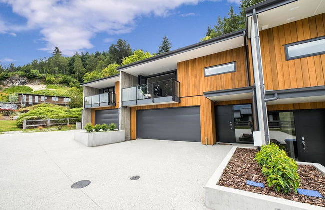 Bright, Modern, Plush - Brand New Townhouse - Foto 1