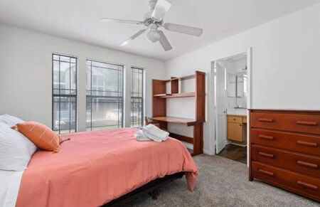 2 MI to USF + Long Term Stays allowed + Gym + Pool - Foto 25