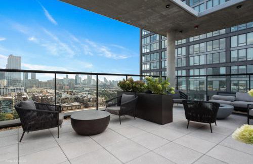 Sage Modern Apartments Near Union Park in West Loop - Photo 4