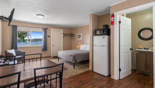 Queen Suite with Scenic Views at Fife Lake Lodge - Foto 3