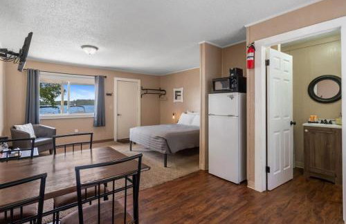 Queen Suite with Scenic Views at Fife Lake Lodge - Foto 3