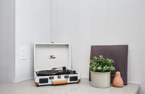 Rooftop Patio with Waterview, Private Garden & Grill 3BR 3BA- Modern Cityscape - Foto 22