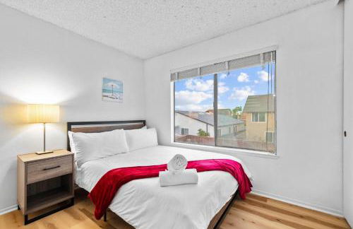 Mira Mesa Family Retreat 4BR with Balcony and Firepit - Photo 23