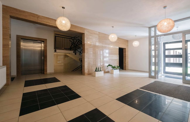 Modern Apartment Across the Ponds - Foto 25