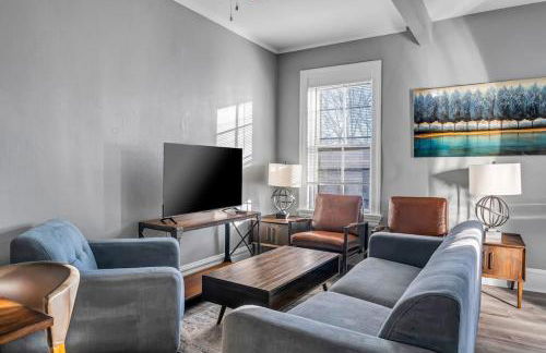 Beautiful Rehabbed Unit in Shaw Community 4228a - Photo 1