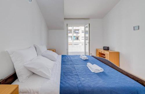 Spacious Rustic 2BR with Terrace & Parking - Foto 6