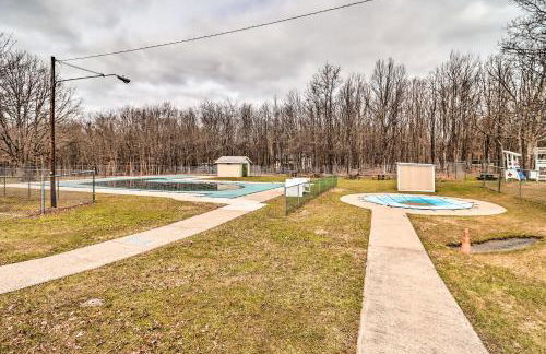 Game Room and Home Theater! Immaculate Poconos Lodge - Foto 40