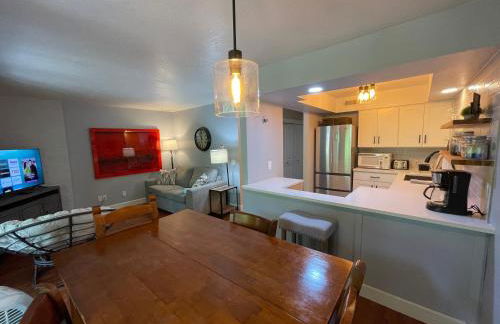 Next to Lake, Pool, 10 Acre Park, 1 Mile to Town, Best Prices - Foto 7