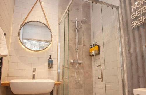 Stylish Snug Aparthotel by Principality Stadium - Foto 8