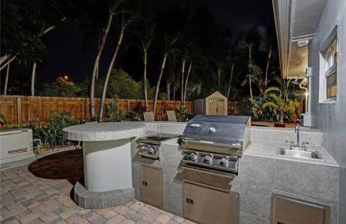 Chic Victoria Park Villa with Heated Pool and Spa - Foto 28