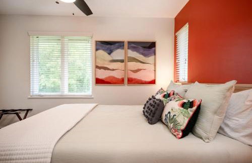 Downtown Bryan Treehouse Hot Tub and Peaceful Escape - Photo 23