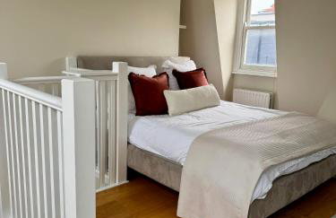 New! Spacious & Quiet 3 Bedroom House - Putney - Foto 16