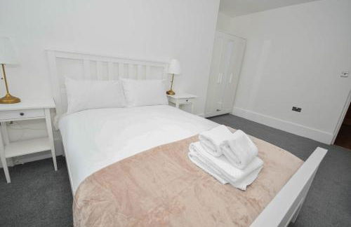 Modern 1 Bedroom Apartment in Morley with Parking - Foto 41