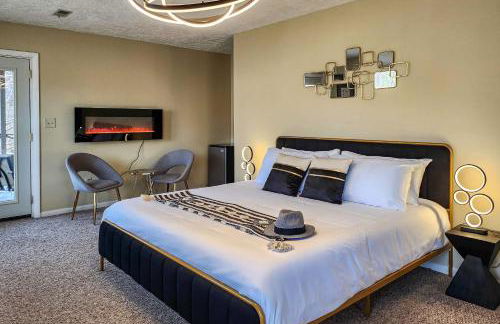 Hike, Golf and Swim! Rumbling Bald Resort Mtn Home - Photo 11