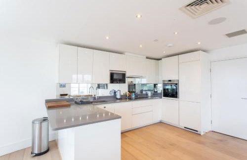 2 Bed 2 Bath Penthouse With Amazing Views with Free Parking - Foto 13