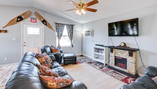 Kingman Vacation Rental with Private Yard and Fire Pit - Foto 1