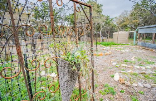 Serene Hill Country Home w/ Romantic Garden Escape - Foto 37