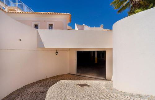 Apartamento no Condomínio Baia Village com Piscina - Foto 28