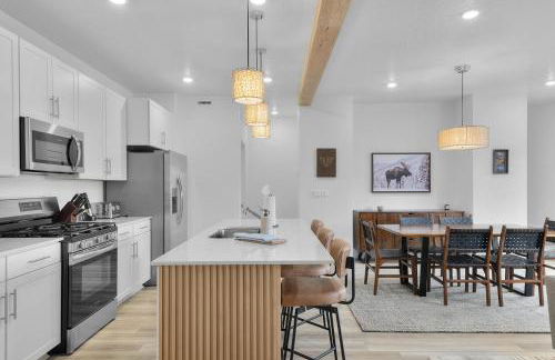 Golden Sunsets in Majestic Peaks - Foto 21