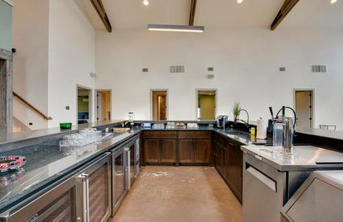 Game Room, Fireplaces, On-Site Lake! Kaufman Home - Foto 7