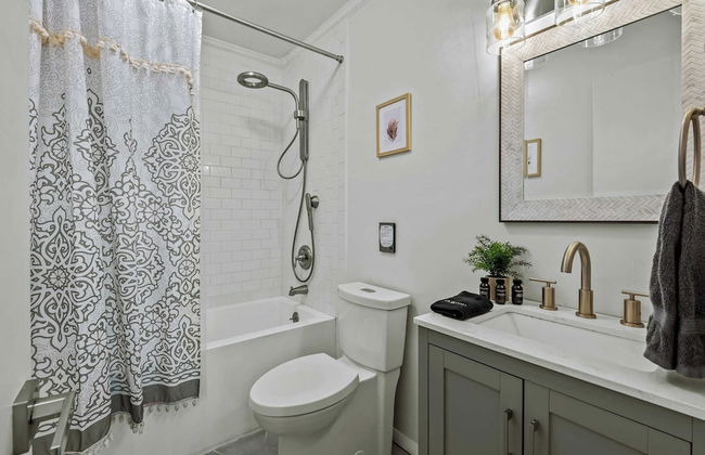 Lake It Right by Avantstay Lakefront w/ Dock, Hot Tub, Fire Pit & Game Room - Photo 28