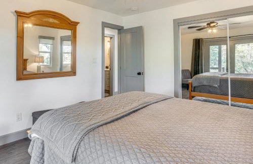 Relax Fireside Prescott Retreat with Hot Tub! - Foto 17